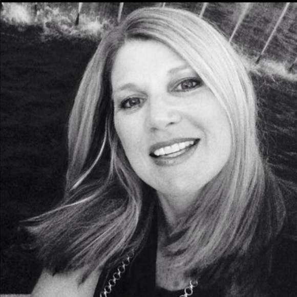 Meet your Posher, Lisa - Picture 1 of 1